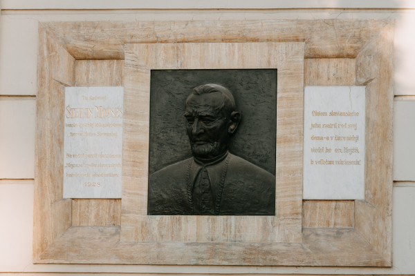 Pamätná tabuľa Štefanovi Moysesovi