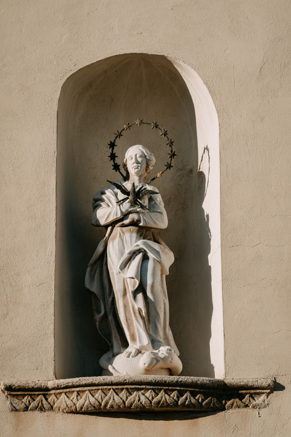 Panna Mária s holubicou