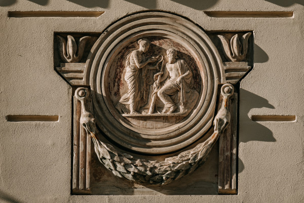 Lekárnický reliéf