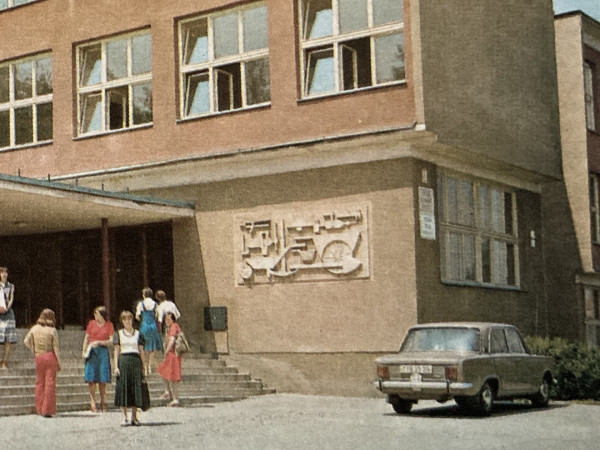 Reliéf pracovných nástrojov