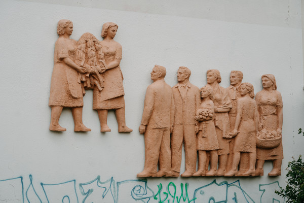 Reliéf Družstevná slávnosť