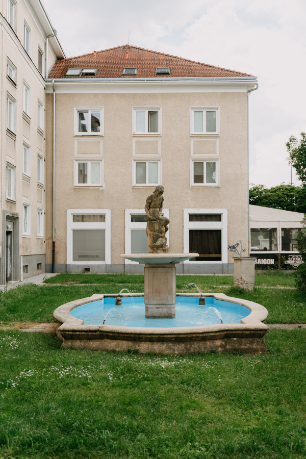 Fontána Dievča s kačkou