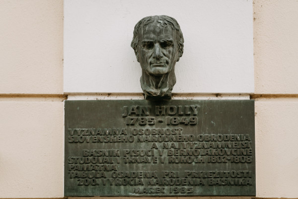 Pamätná tabuľa s bustou Jána Hollého