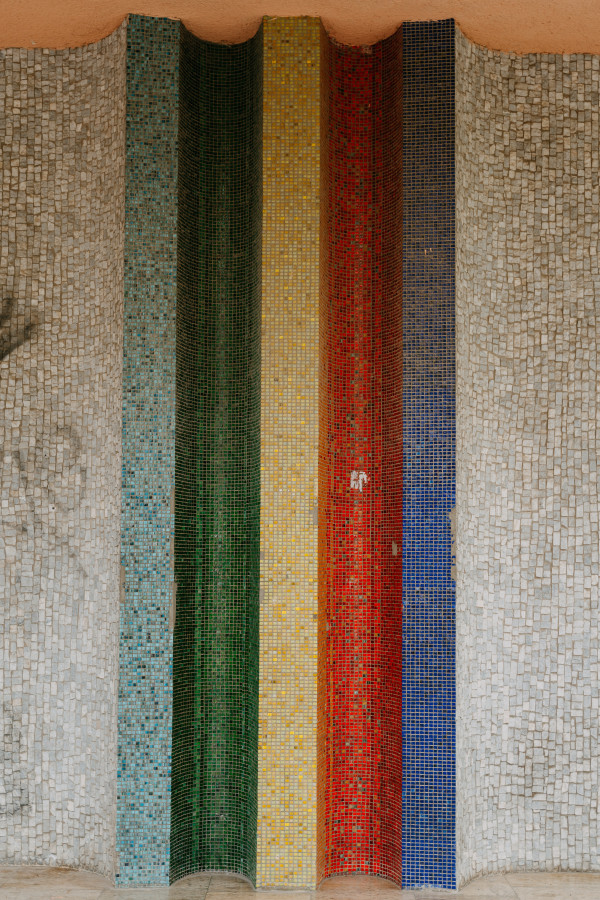 Reliéf na fasáde kina Hviezda