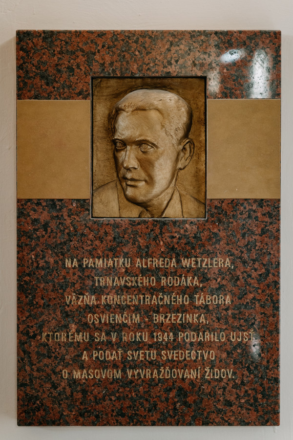 Pamätná tabuľa Alfréda Wetzlera