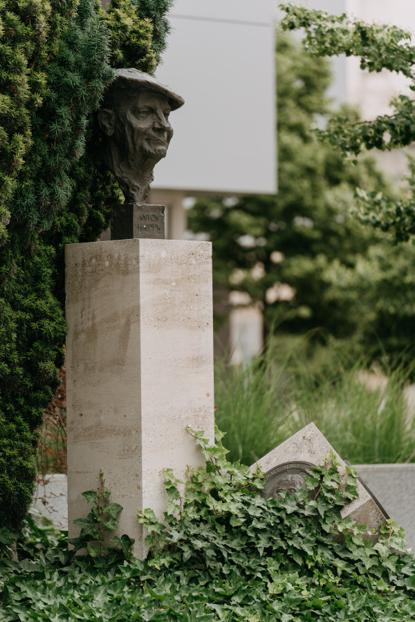 Busta Antona Hajduka