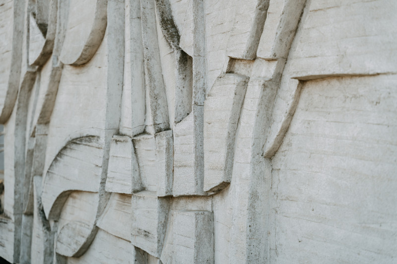 Reliéf na fasáde jedálne učilišťa ŽOS