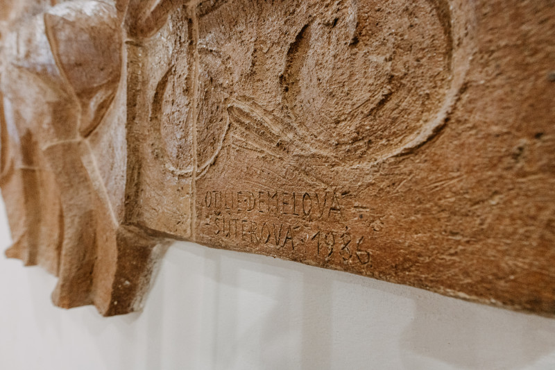 Reliéf pôšt a telekomunikácií