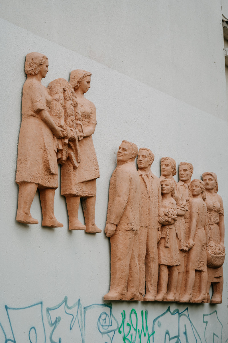 Reliéf Družstevná slávnosť