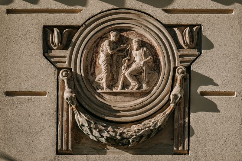 Lekárnický reliéf