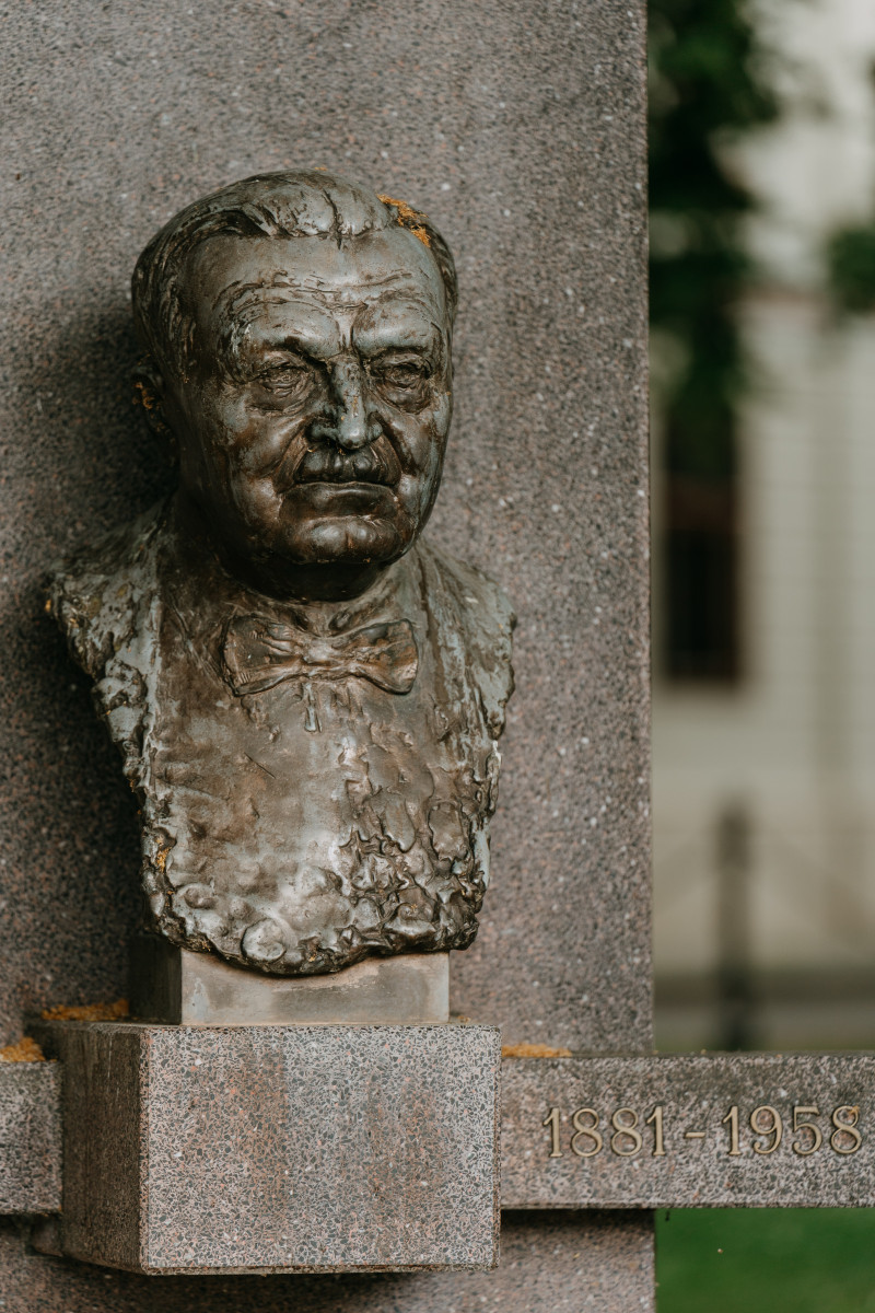 Pamätník Mikuláša Schneidera-Trnavského v Trnave