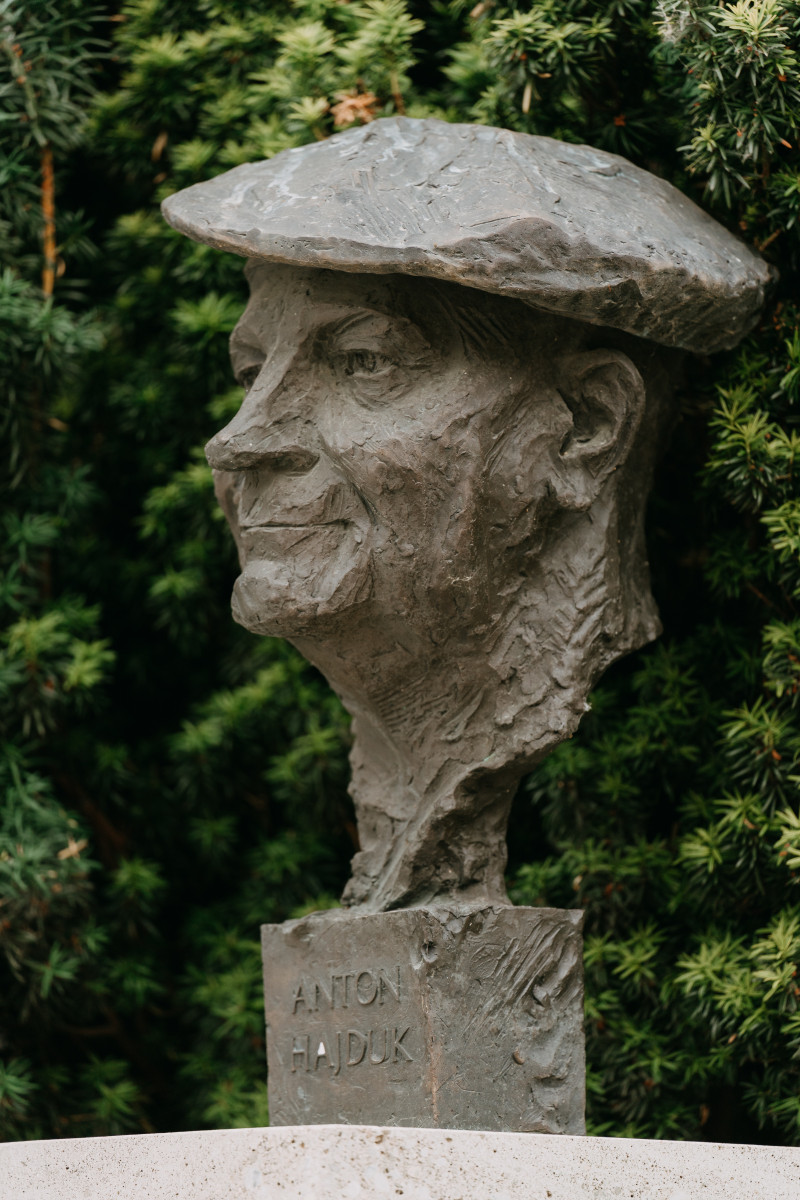 Busta Antona Hajduka