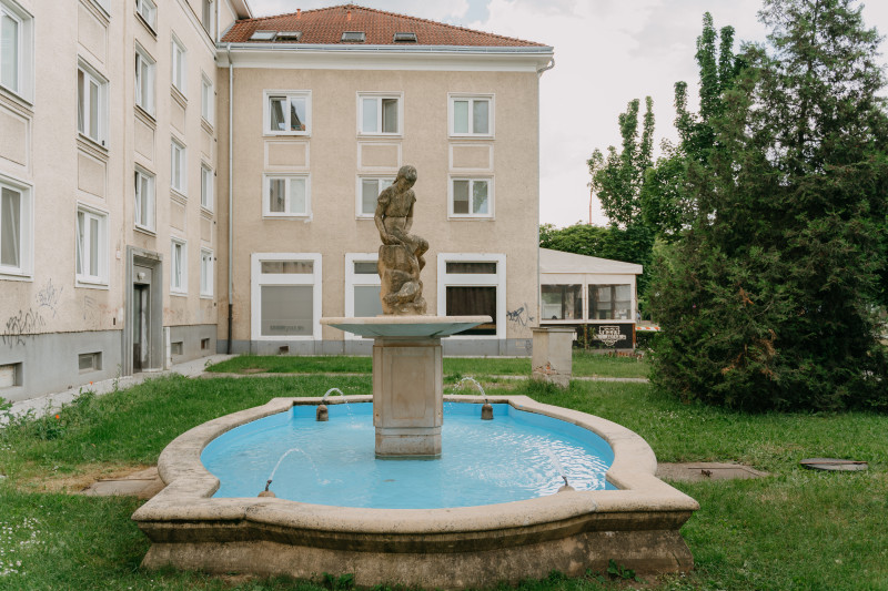 Fontána Dievča s kačkou