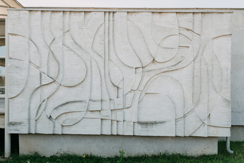 Reliéf na fasáde jedálne učilišťa ŽOS