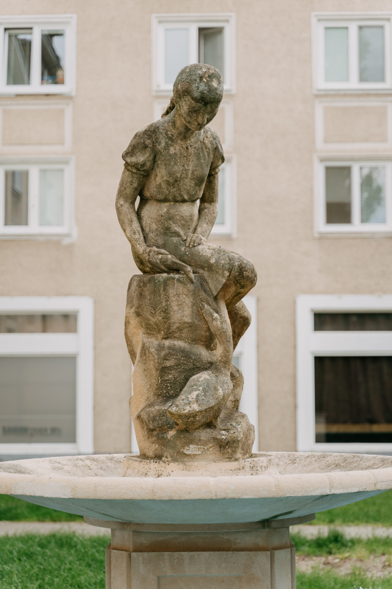 Fontána Dievča s kačkou