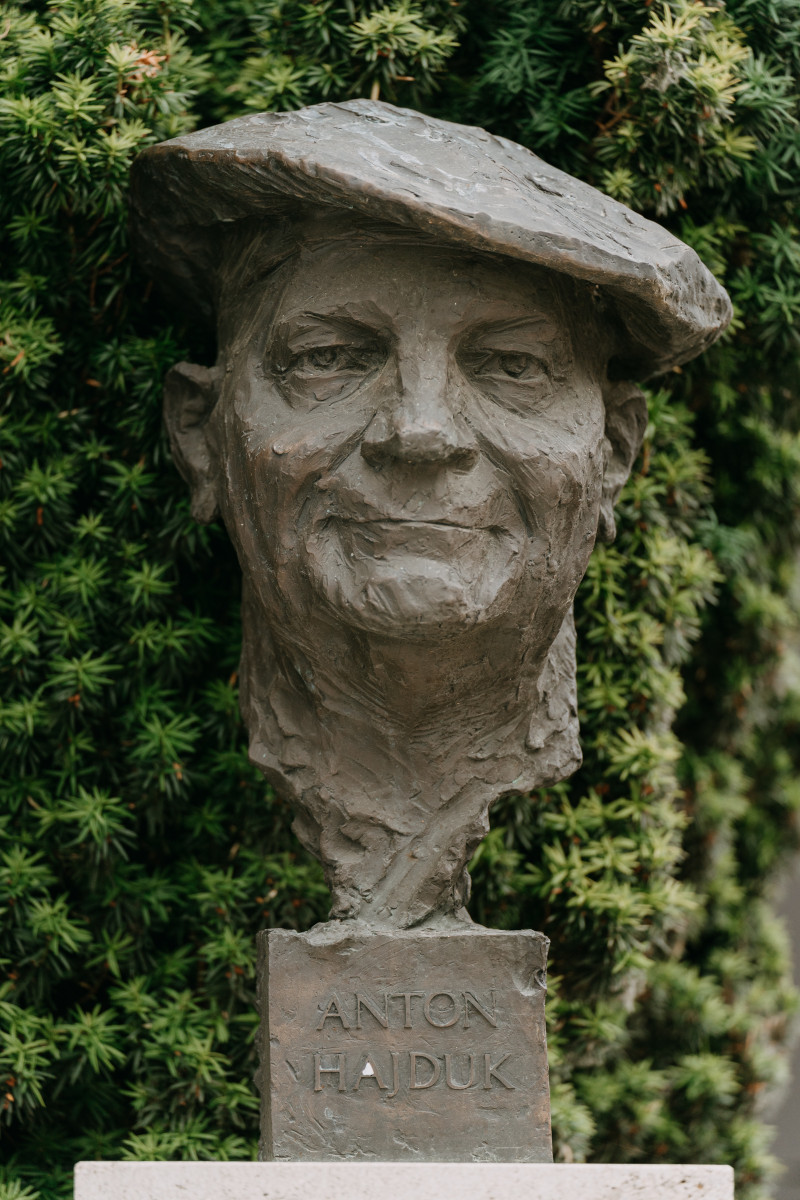 Busta Antona Hajduka