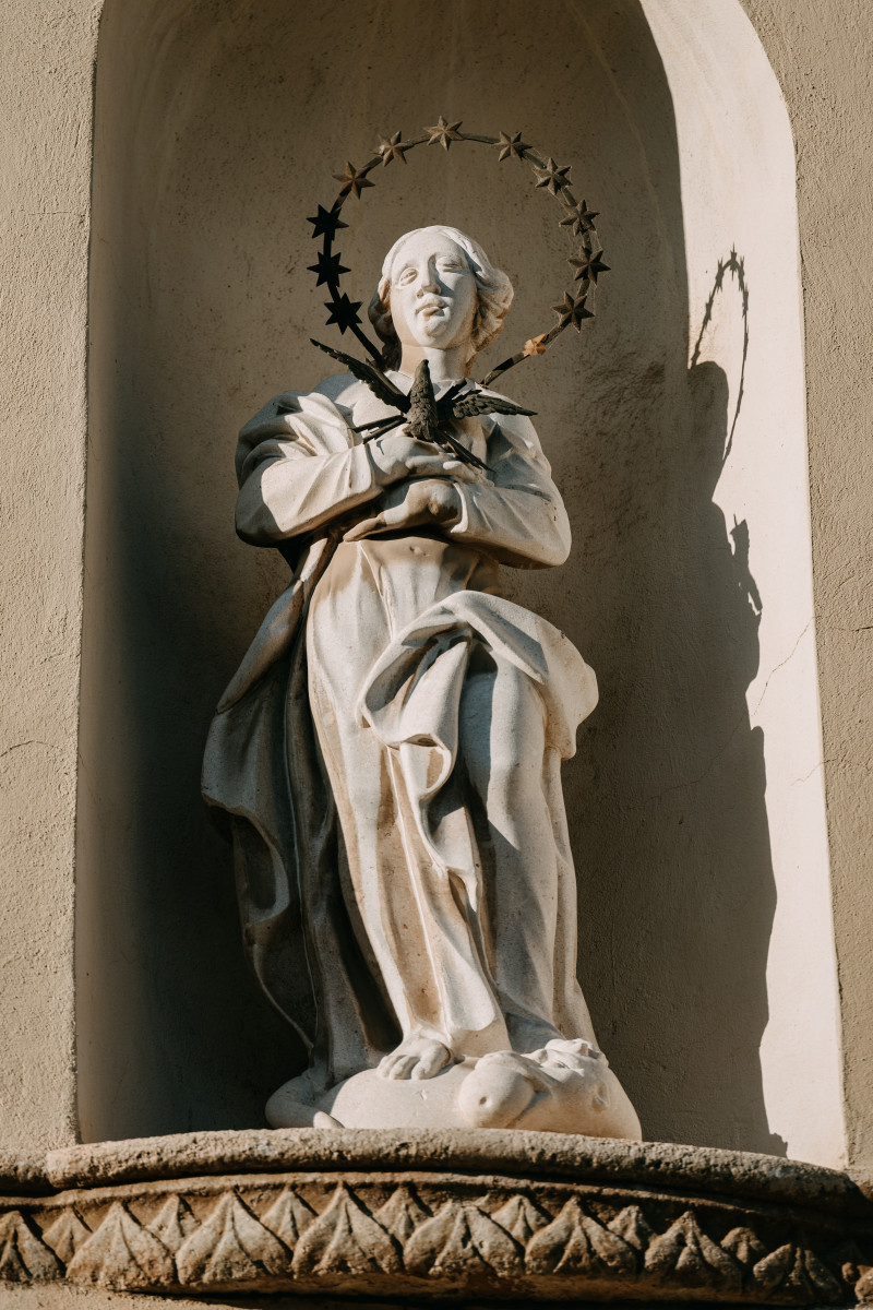 Panna Mária s holubicou