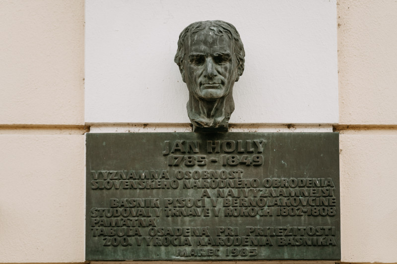 Pamätná tabuľa s bustou Jána Hollého