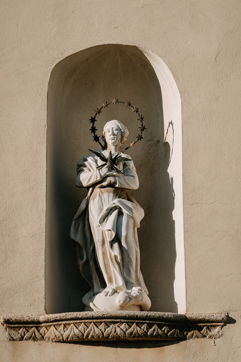 Panna Mária s holubicou