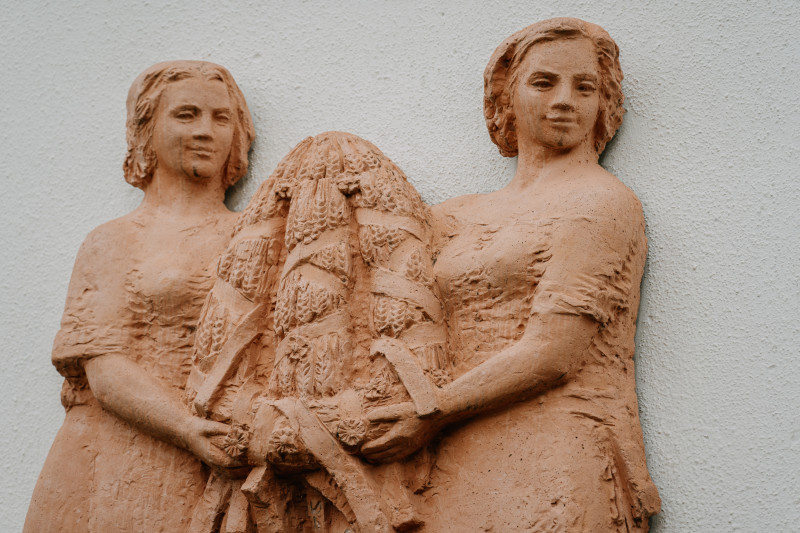 Reliéf Družstevná slávnosť