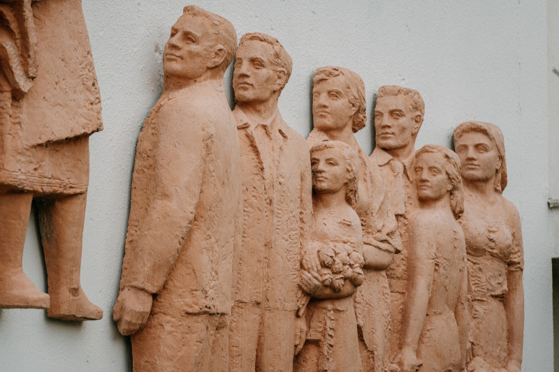 Reliéf Družstevná slávnosť