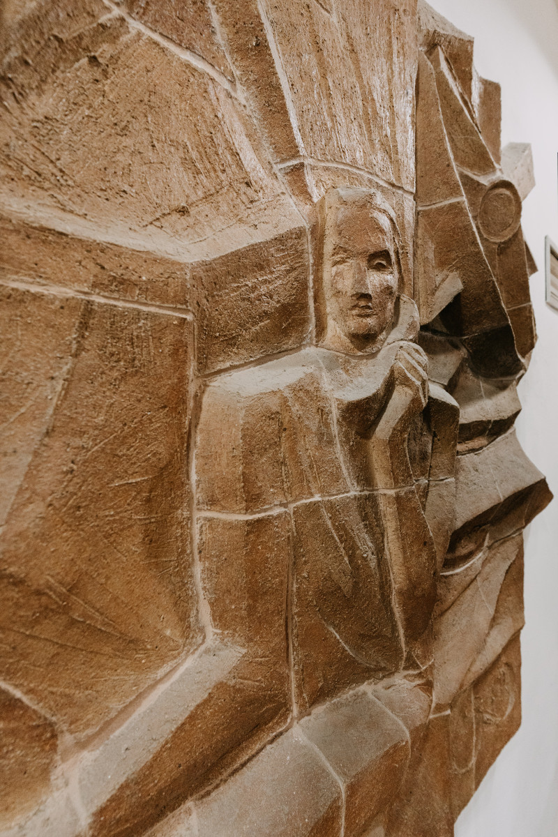 Reliéf pôšt a telekomunikácií