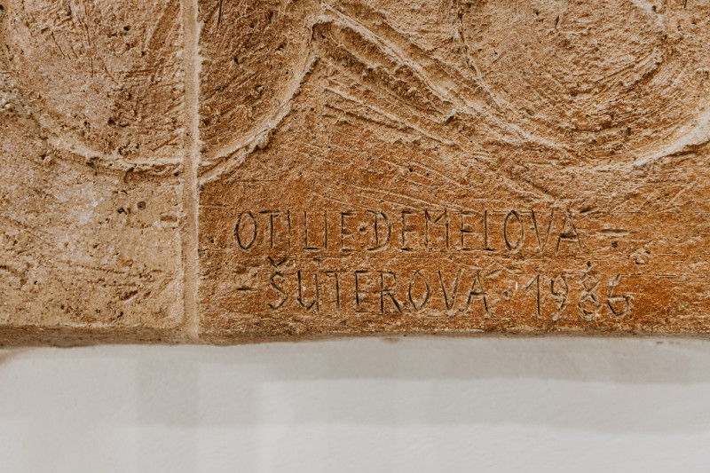 Reliéf pôšt a telekomunikácií