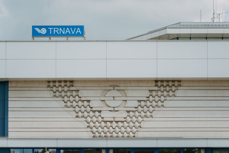 Reliéf fasády vlakovej stanice