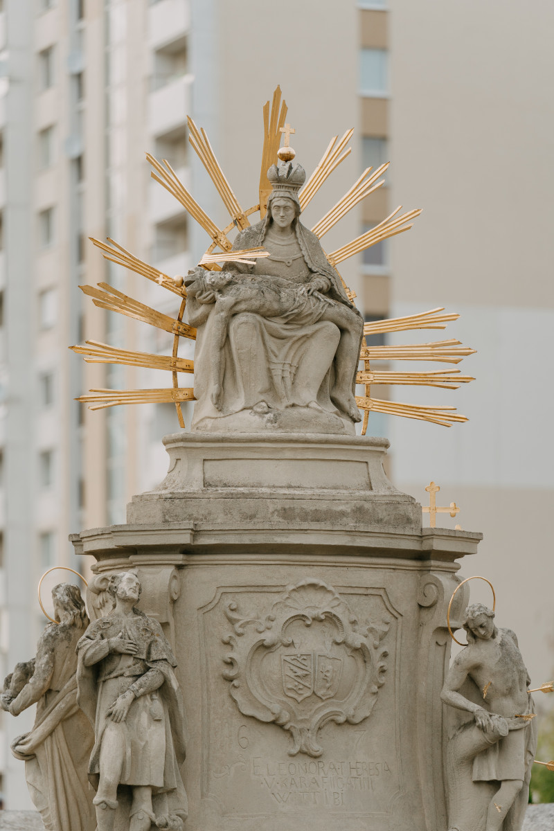 Súsošie sedembolestnej Panny Márie / Piety