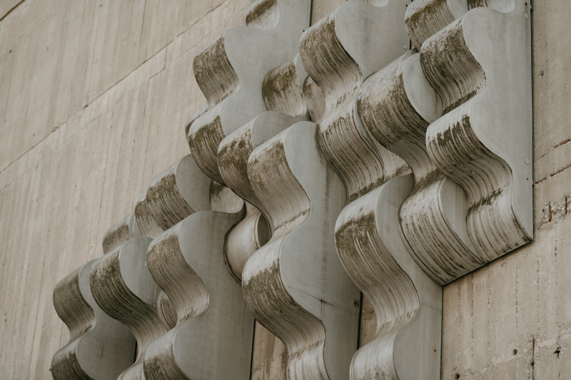 Reliéfy na Dome kultúry ROH