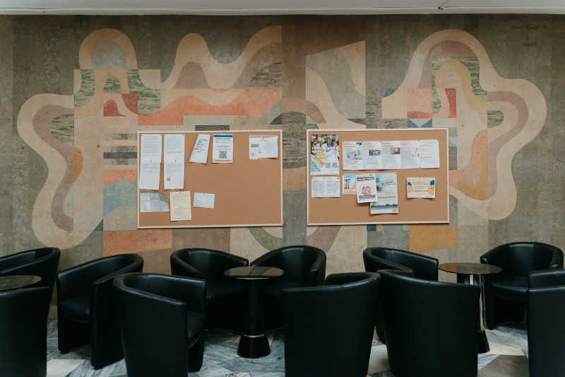 Štukolustro vo vestibule hotela Budovateľ