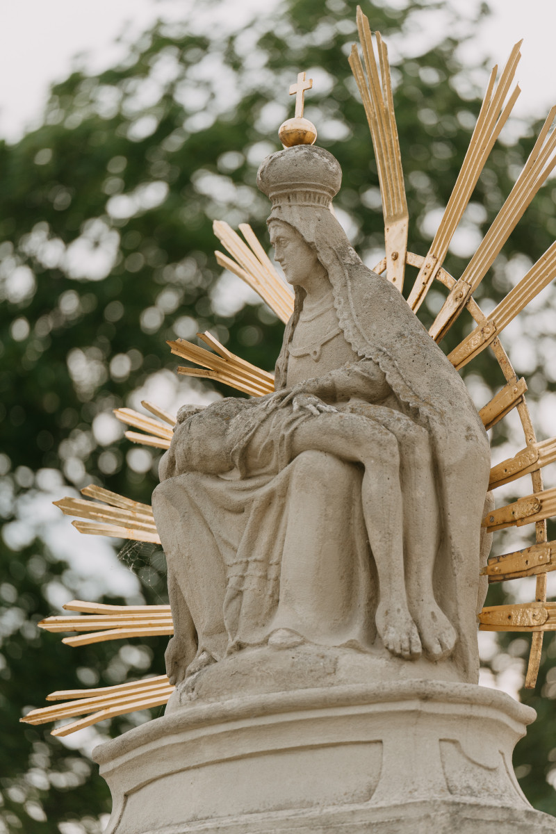 Súsošie sedembolestnej Panny Márie / Piety